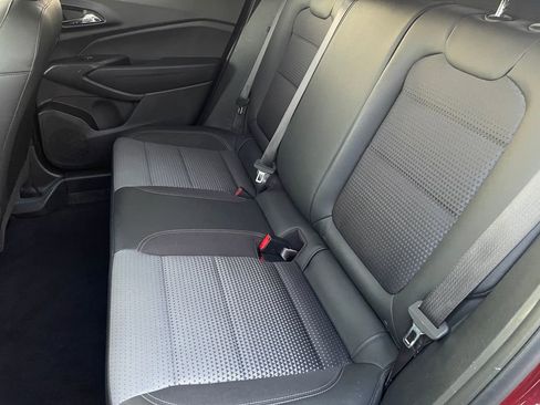 Used 2025 Chevrolet Trax LT w/ LT Convenience Package image 12