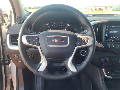 Used 2024 GMC Terrain SLT image 13