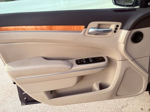 Used 2013 Chrysler 300 C image 31