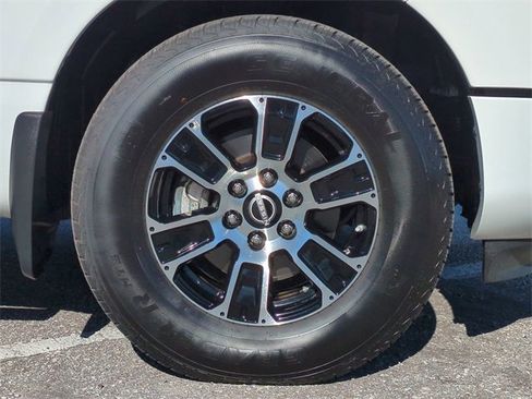 Used 2024 Nissan Titan SV w/ SV Convenience Package image 11