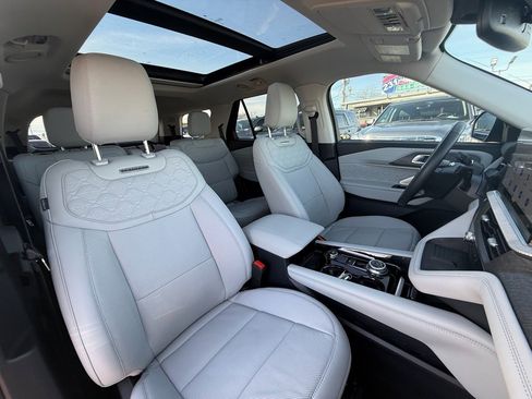 Used 2025 Ford Explorer Platinum w/ Ultimate Package image 27