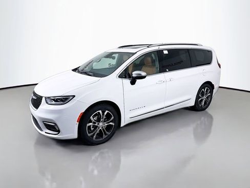 New 2026 Chrysler Pacifica Pinnacle image 3
