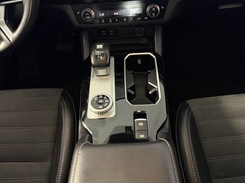 Used 2025 Mitsubishi Outlander SE image 16