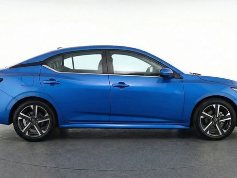 Used 2024 Nissan Sentra SV FWD image 11