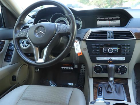 Used 2013 Mercedes-Benz C 250 Luxury image 23