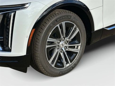 New 2026 Cadillac Lyriq Luxury image 17