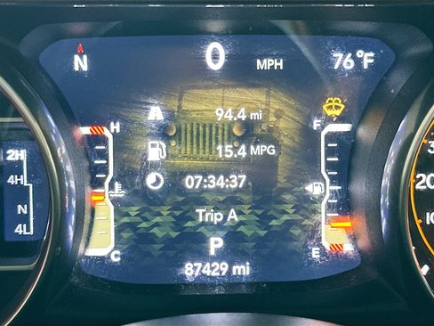 Used 2018 Jeep Wrangler Unlimited Sahara image 12