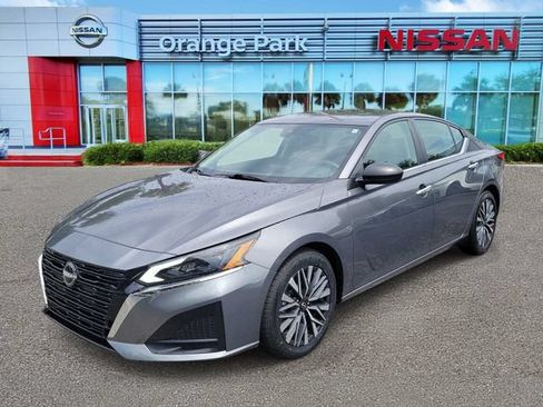 Used 2024 Nissan Altima 2.5 SV FWD image 4