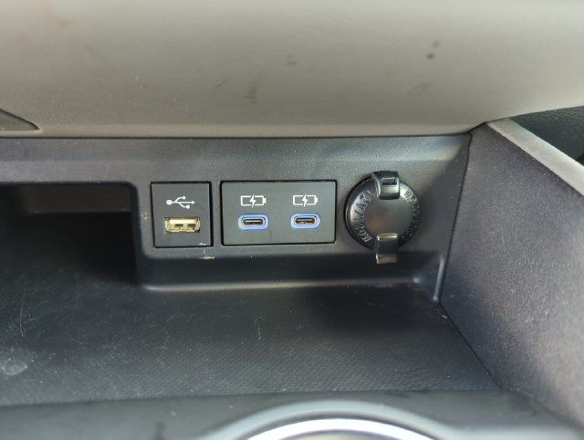Used 2022 Toyota Highlander XLE FWD image 39