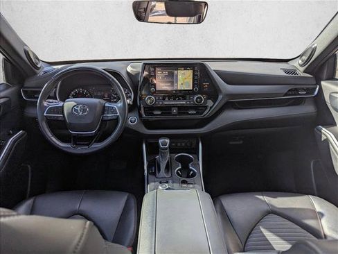 Used 2021 Toyota Highlander XSE image 18