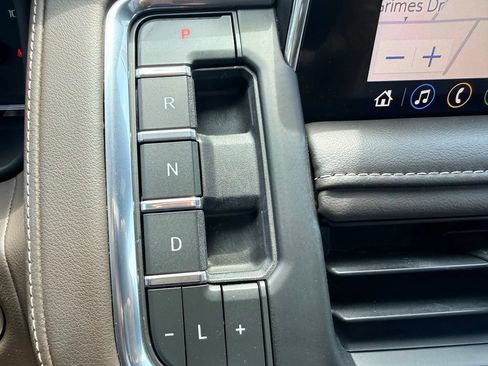 Used 2021 Chevrolet Tahoe LT w/ LT Signature Package RWD image 16