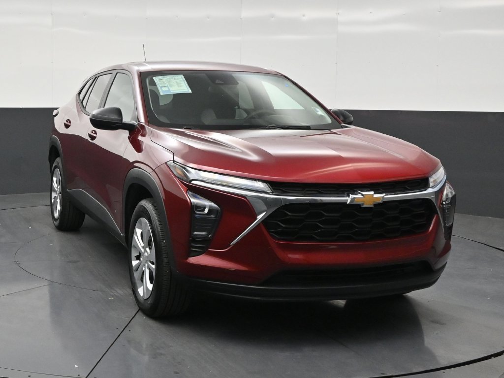 Used 2025 Chevrolet Trax LS FWD image 7