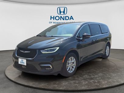 Used 2023 Chrysler Pacifica Touring-L