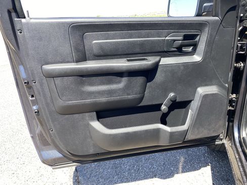 Used 2016 RAM 1500 Express RWD image 16