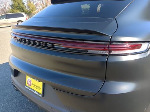 Used 2024 Porsche Cayenne Base image 23