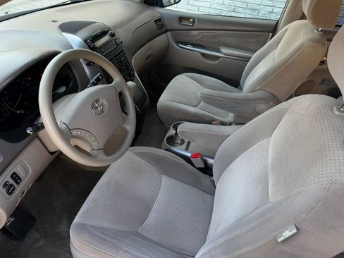 Used 2008 Toyota Sienna LE FWD image 12