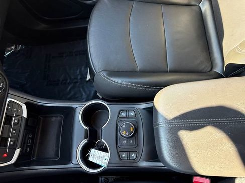 Used 2024 GMC Terrain SLT image 35