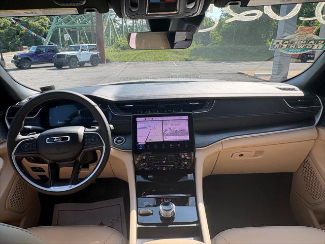 Certified 2025 Jeep Grand Cherokee Limited AWD/4WD image 14