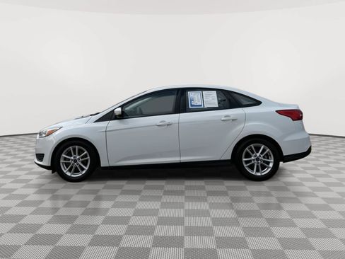 Used 2016 Ford Focus SE w/ Reverse Sensing Package FWD image 3