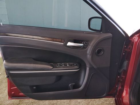 Used 2020 Chrysler 300 Limited RWD image 18