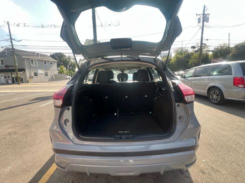 Used 2022 Nissan Kicks SV image 9