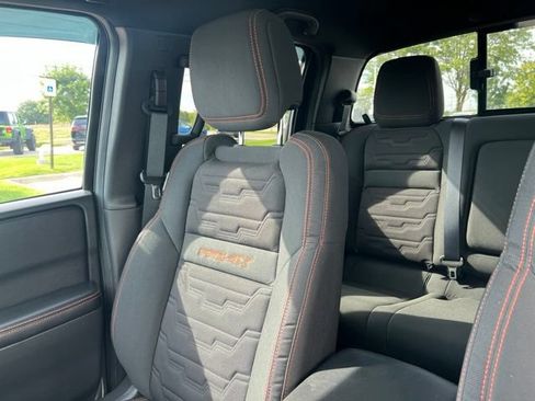 Used 2025 Nissan Frontier PRO-4X AWD/4WD image 18