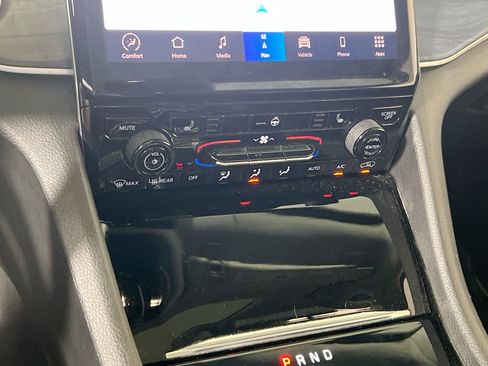 Used 2022 Jeep Grand Cherokee Limited image 14