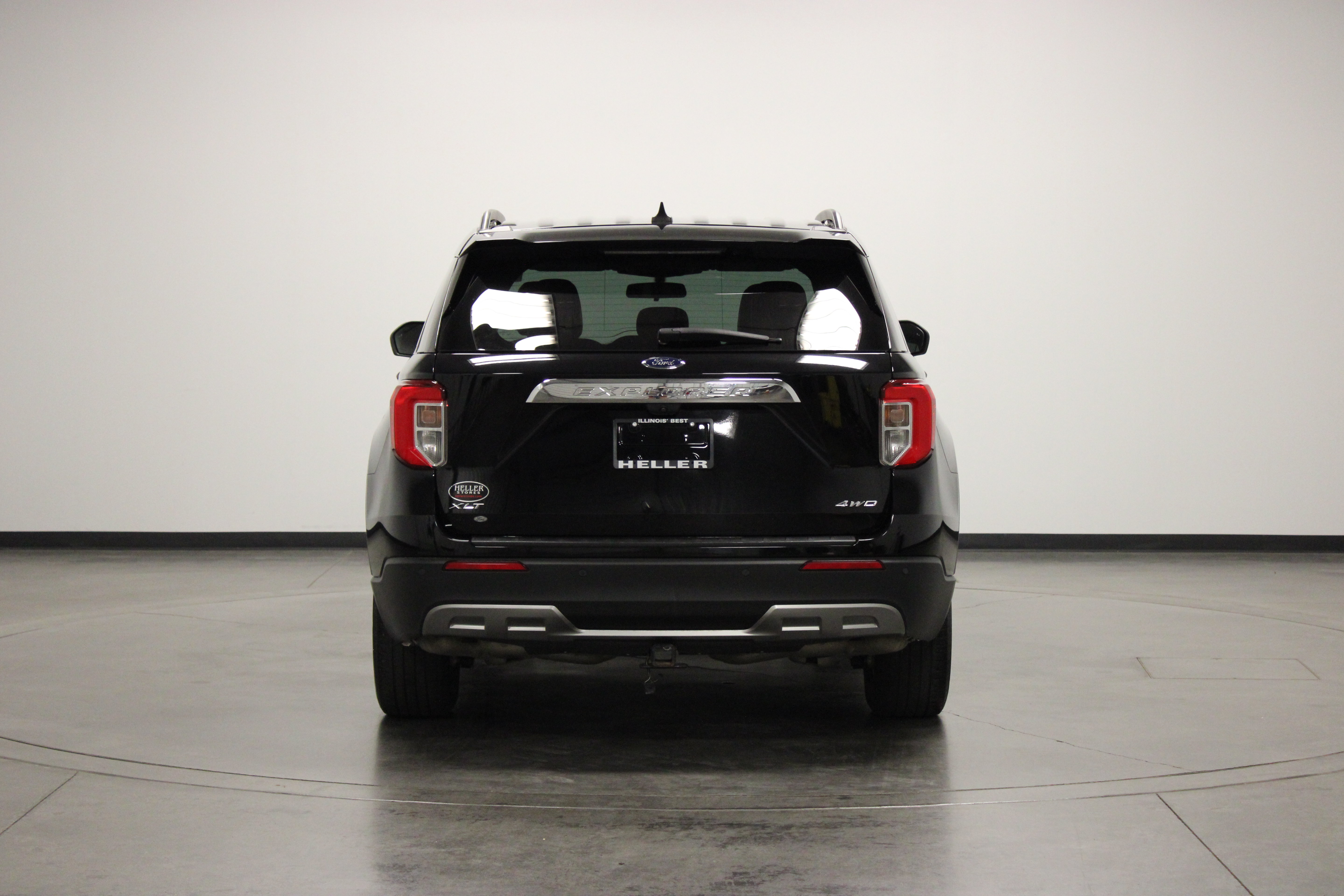 Used 2022 Ford Explorer XLT w/ Equipment Group 202A AWD/4WD image 9