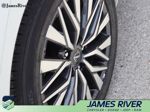 Used 2025 Nissan Altima 2.5 SV FWD image 37