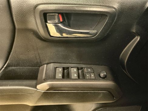 Used 2021 Toyota Tacoma TRD Off-Road image 7