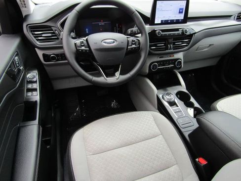 Used 2024 Ford Escape Active AWD/4WD image 2