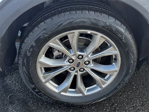 Used 2024 Ford Explorer Limited image 12