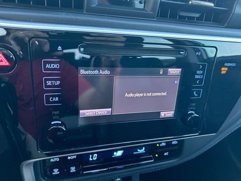 Used 2018 Toyota Corolla SE FWD image 21