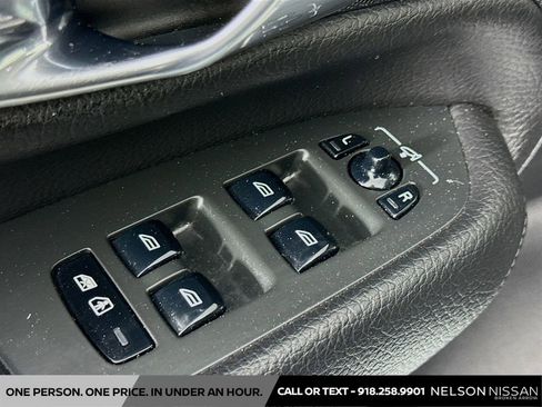 Used 2017 Volvo XC90 T6 Momentum w/ Vision Package image 18