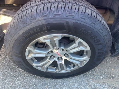 Used 2024 GMC Sierra 1500 SLT image 15