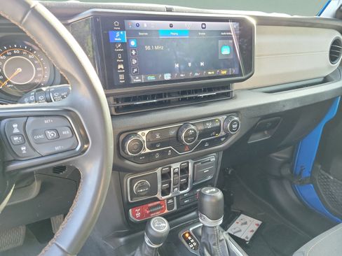 Used 2024 Jeep Wrangler Unlimited Sport AWD/4WD image 24