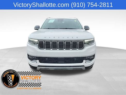Used 2023 Jeep Wagoneer Series III w/ Preferred Equipment Group RWD image 6