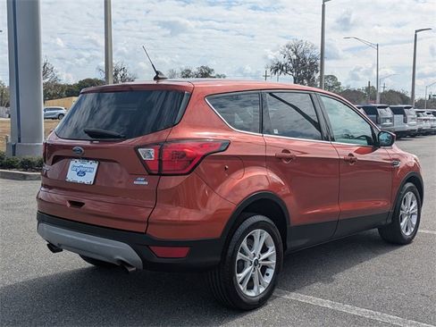 Certified 2019 Ford Escape SE image 4