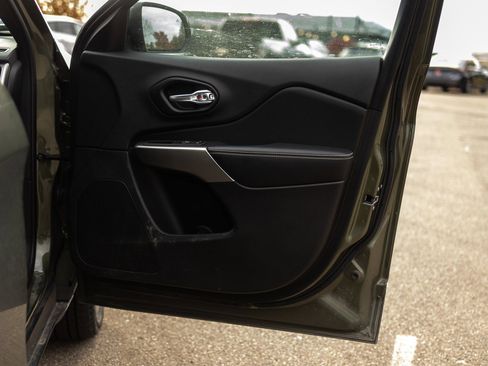 Used 2021 Jeep Cherokee Latitude Lux 80th Anniv w/ Quick Order Package 26U 80TH image 42