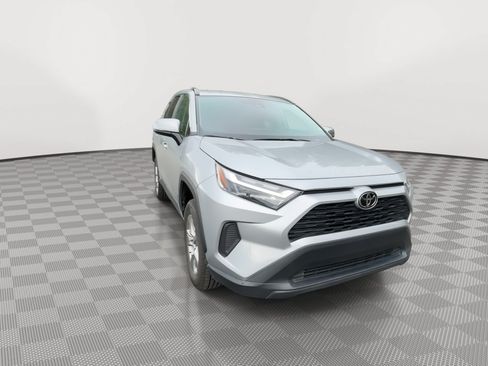Used 2025 Toyota RAV4 XLE AWD/4WD image 2