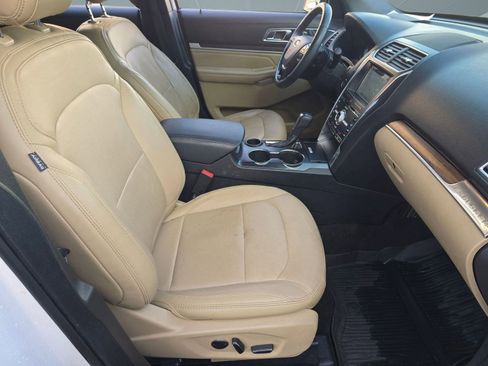 Used 2017 Ford Explorer Limited image 31