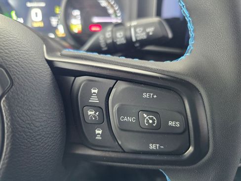 Used 2025 Jeep Wrangler Unlimited Rubicon 4xe w/ Safety Group AWD/4WD image 17