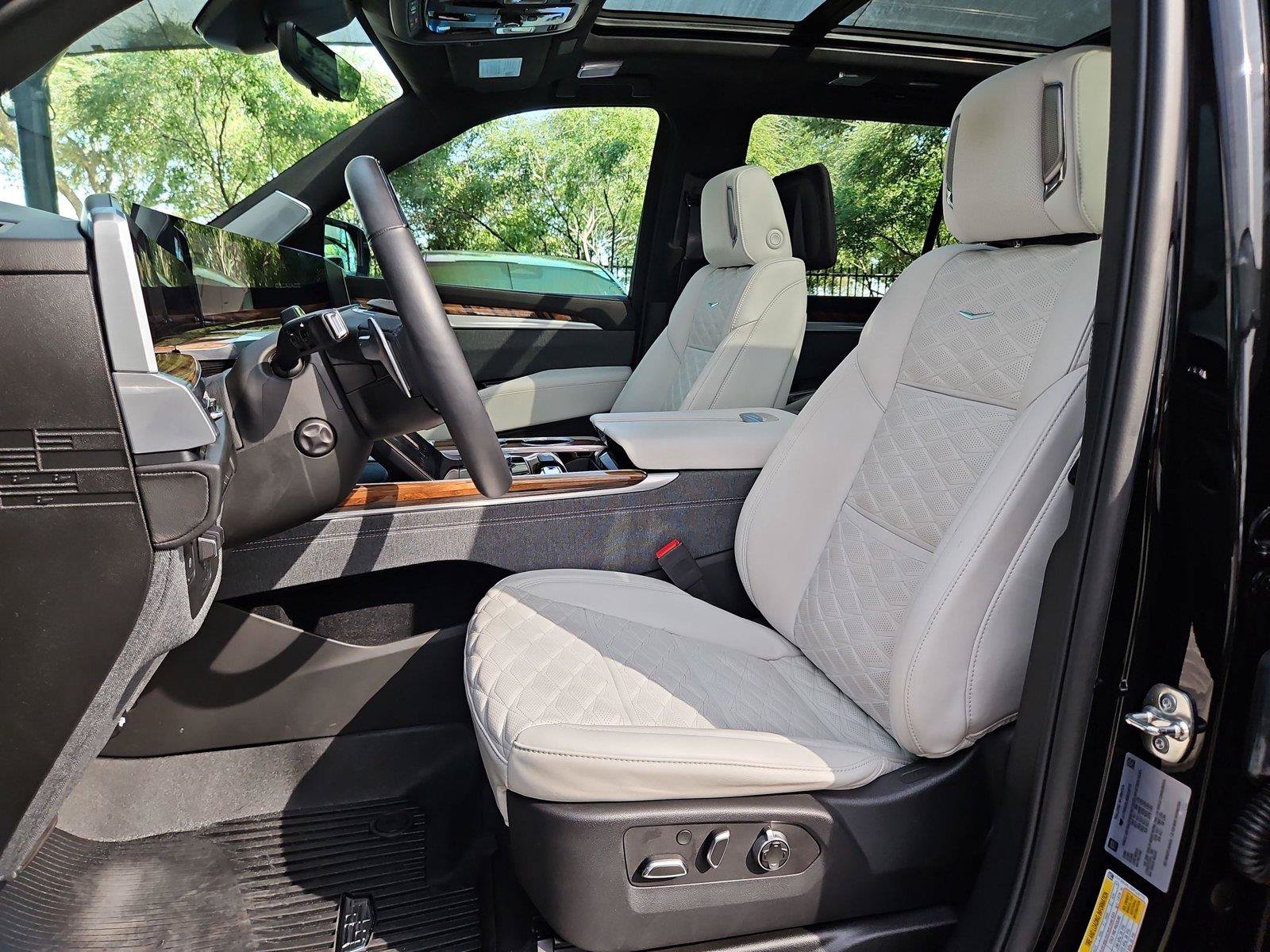 Used 2025 Cadillac Escalade Sport Platinum AWD/4WD image 11