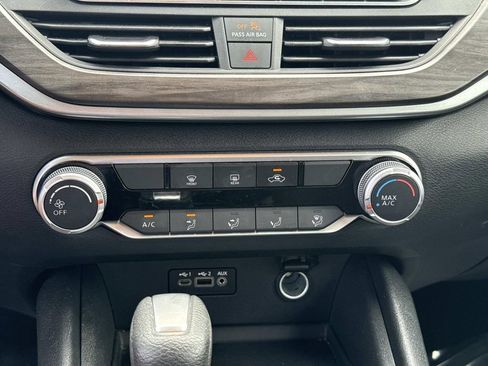 Used 2025 Nissan Altima 2.5 SV FWD image 24