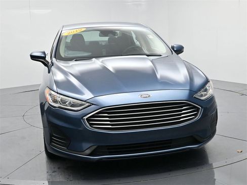 Used 2019 Ford Fusion SE image 2