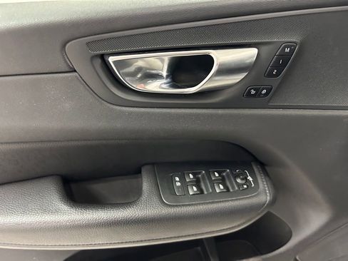Used 2021 Volvo XC60 T5 Momentum w/ Climate Package AWD/4WD image 17