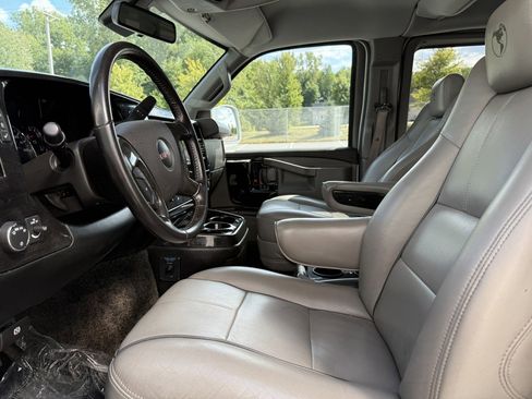 Used 2019 GMC Savana 2500 image 23