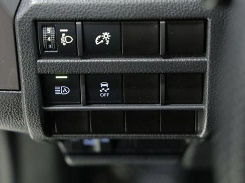 Used 2025 Toyota Tacoma SR5 AWD/4WD image 26