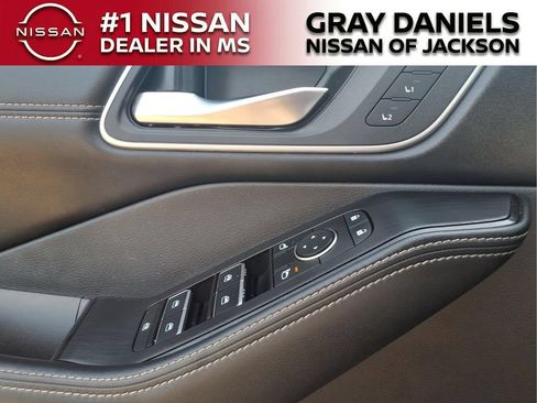 Certified 2025 Nissan Rogue Platinum w/ Tech Package FWD image 13
