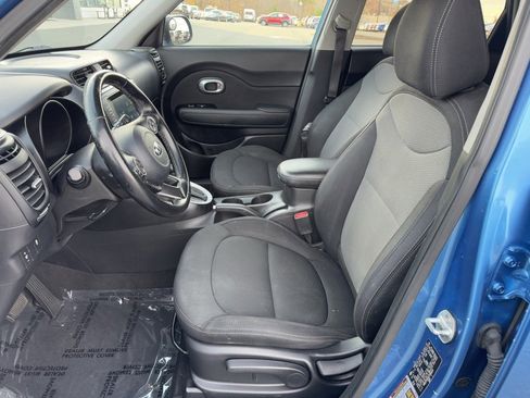 Used 2018 Kia Soul + image 11